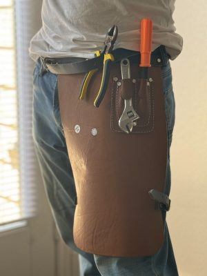 village Leather Professional  Apron with adjustable belt knee straps 2 hook